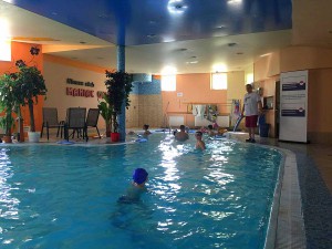 Zajęcia rehabilitacji na basenie 